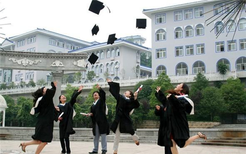 马来西亚留学：公立or私立？专业又该如何进行决策？3_副本.jpg