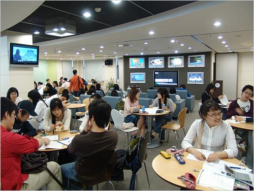 高中生去韩国留学申请如何办理？哪些条件需满足？