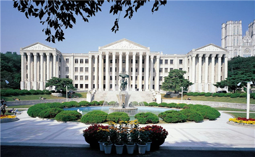 然而,韩国大学对于留学生特别友好的一点在于,院校的奖学金是相当丰厚